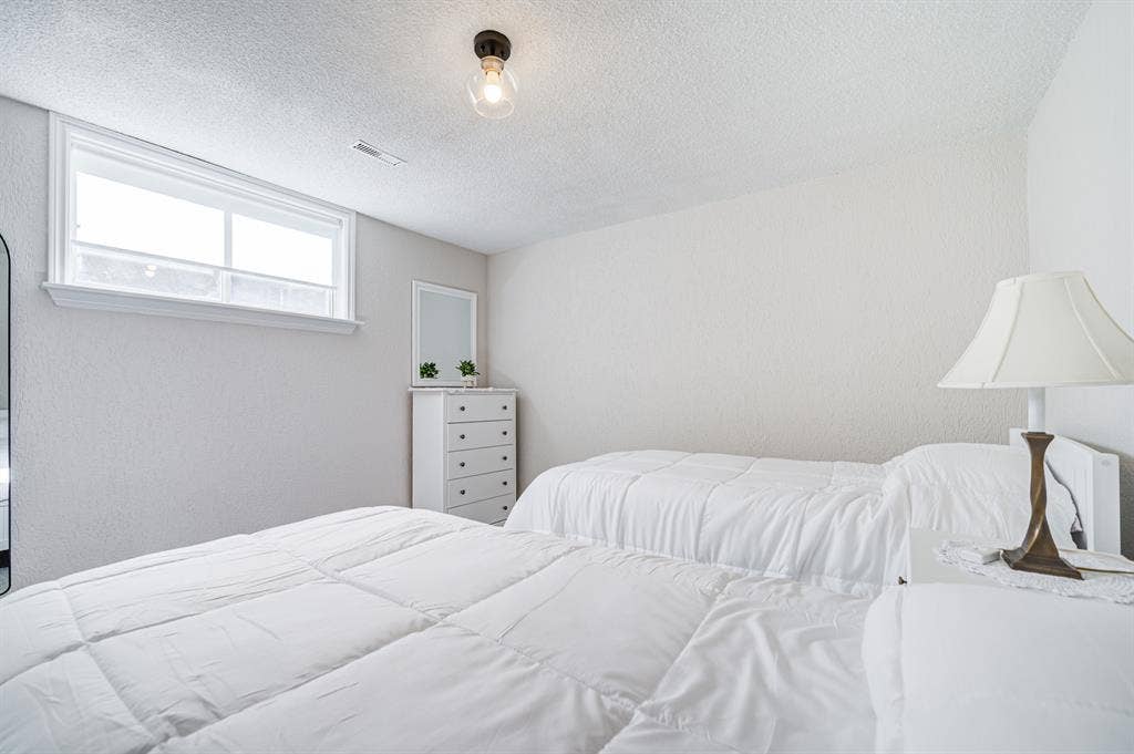 1 bed available for sharing room