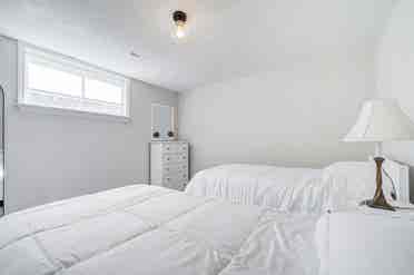 1 bed available for sharing room