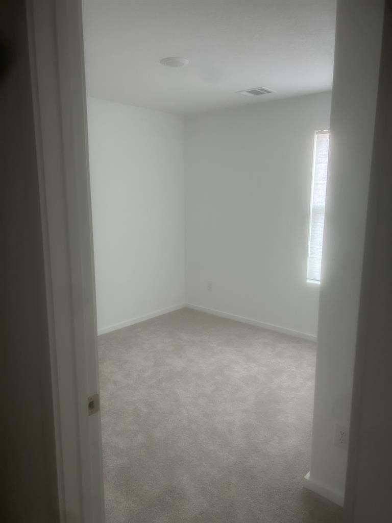 Room for rent empty