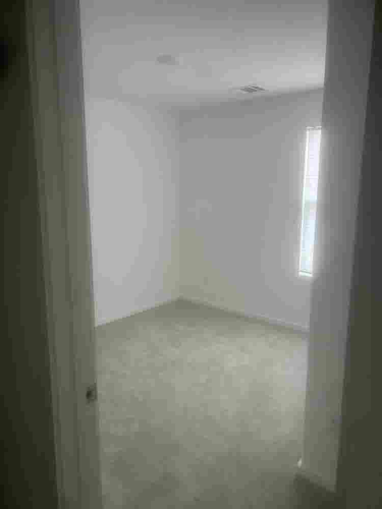 Room for rent empty