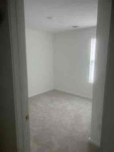 Room for rent empty