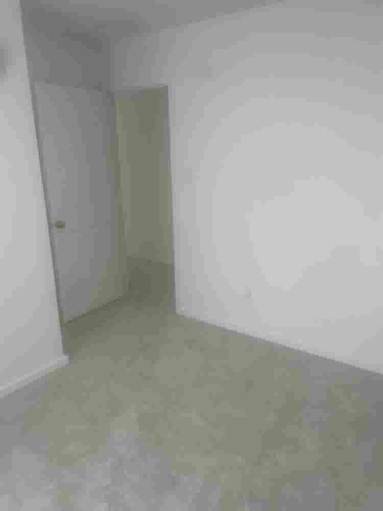 Room for rent empty