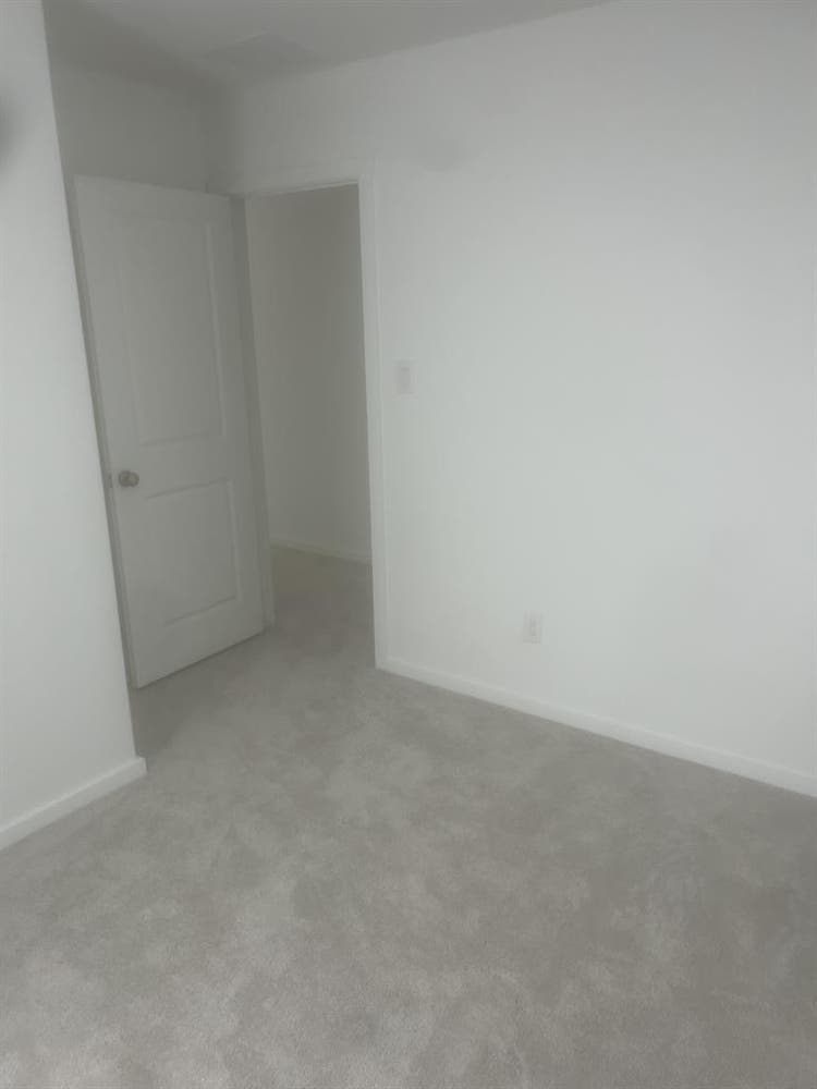 Room for rent empty