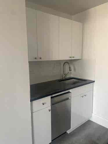 ✨Spacious Room in Midtown South✨