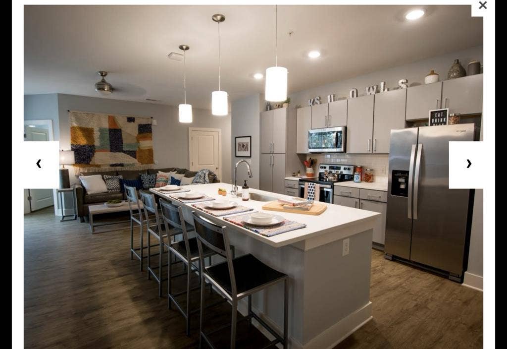 ROOM FOR SUBLEASE