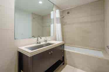 Fully Furnished Room in Midtown 😍