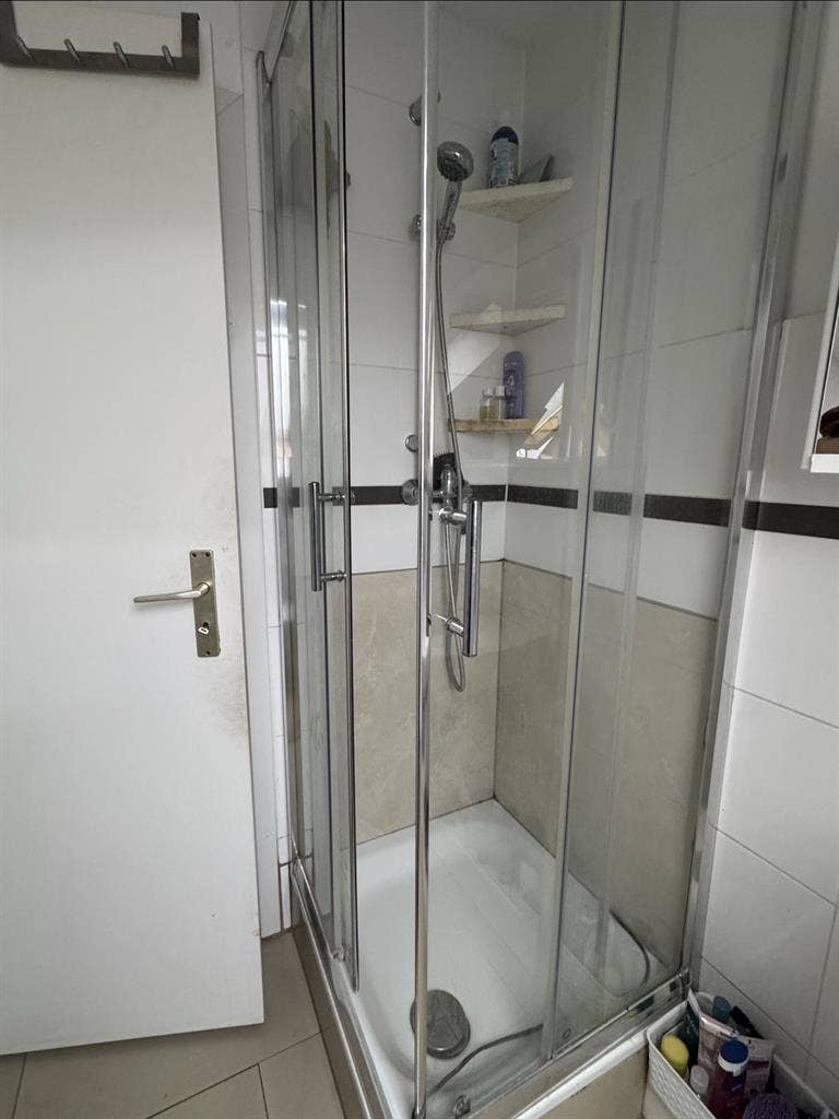 Shared room 5 Minutes from HBF