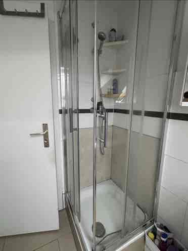 Shared room 5 Minutes from HBF