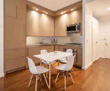 Fully Furnished SUBLET in Midtown🌸