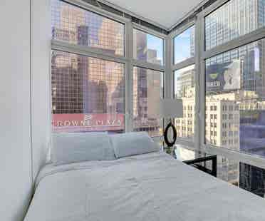 ✨Furnished Room in Midtown✨