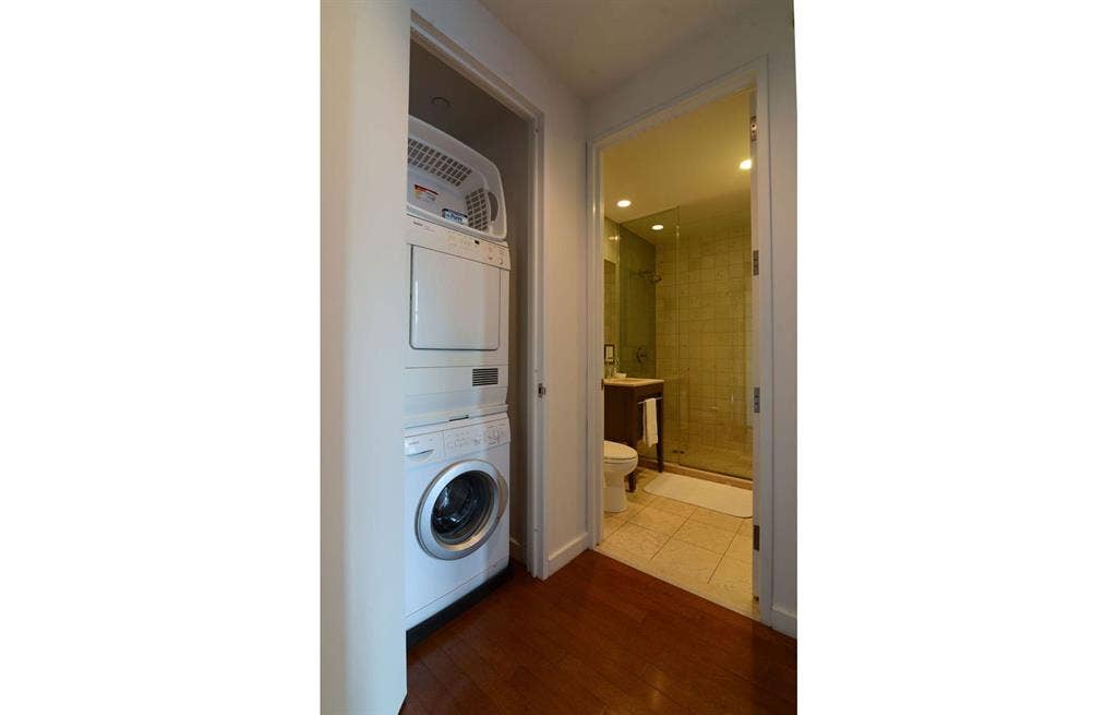 ✨Furnished Room in Midtown✨
