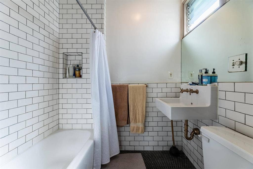 Charming Venice Beach Bungalow