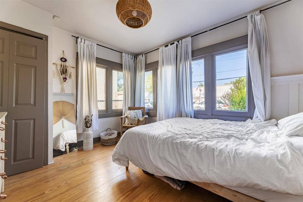 Charming Venice Beach Bungalow