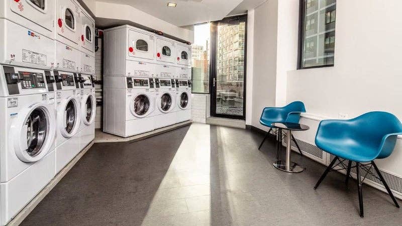 ✨Spacious Room in Midtown✨