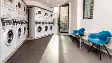 ✨Spacious Room in Midtown✨