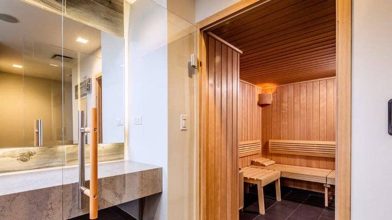 ✨Spacious Room in Midtown✨