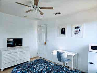 Private Room with Shared Bathroom