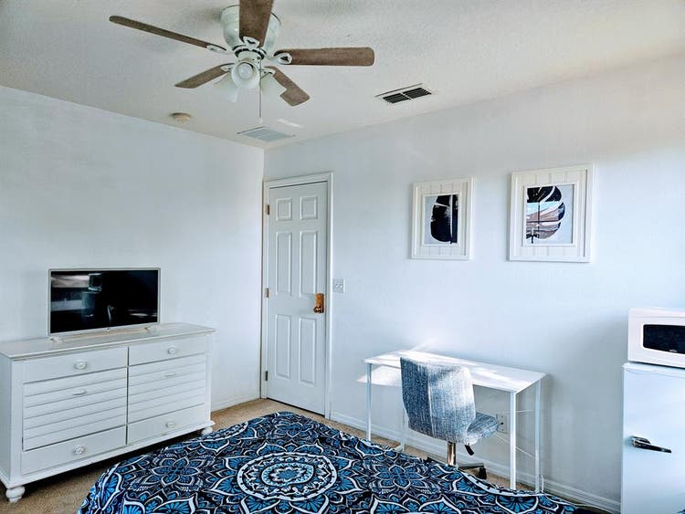 Private Room with Shared Bathroom