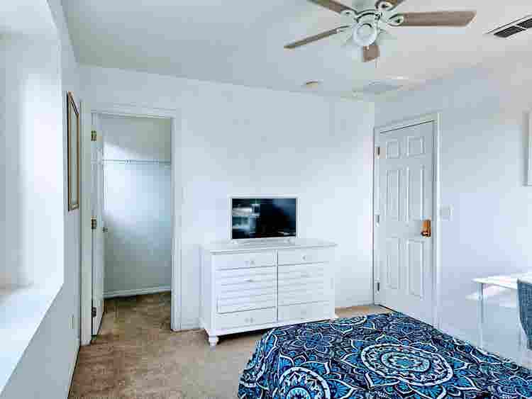 Private Room with Shared Bathroom