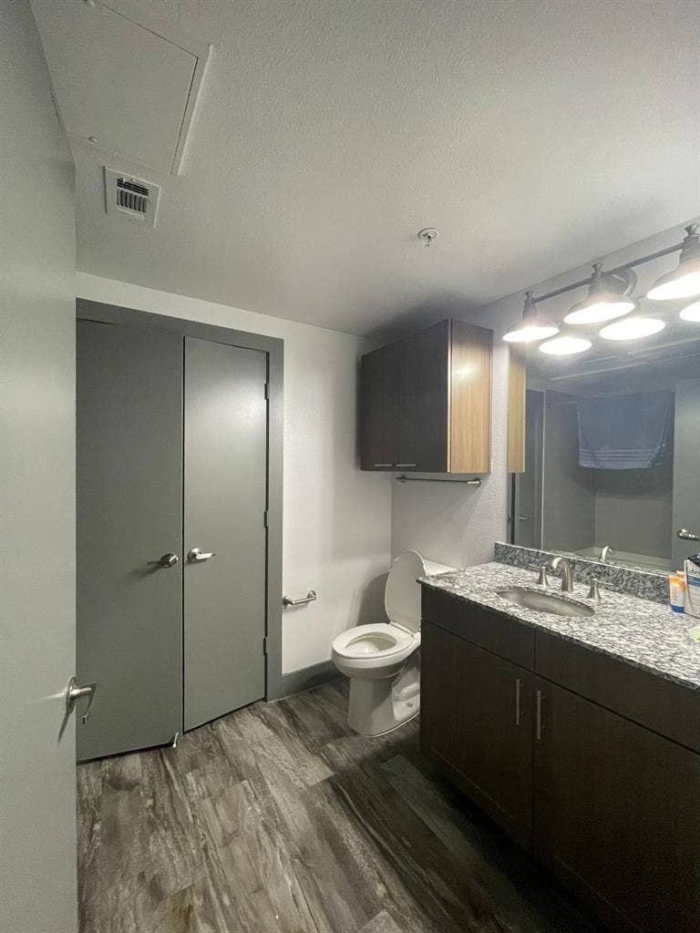 Looking for a roommate M/f