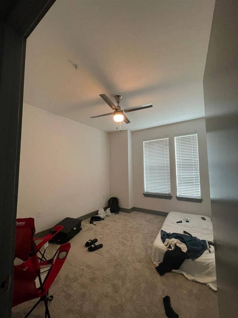 Looking for a roommate M/f