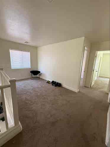 Upstairs master bedroom for rent