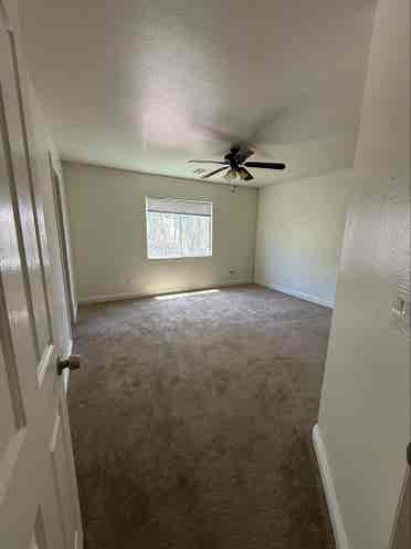 Upstairs master bedroom for rent