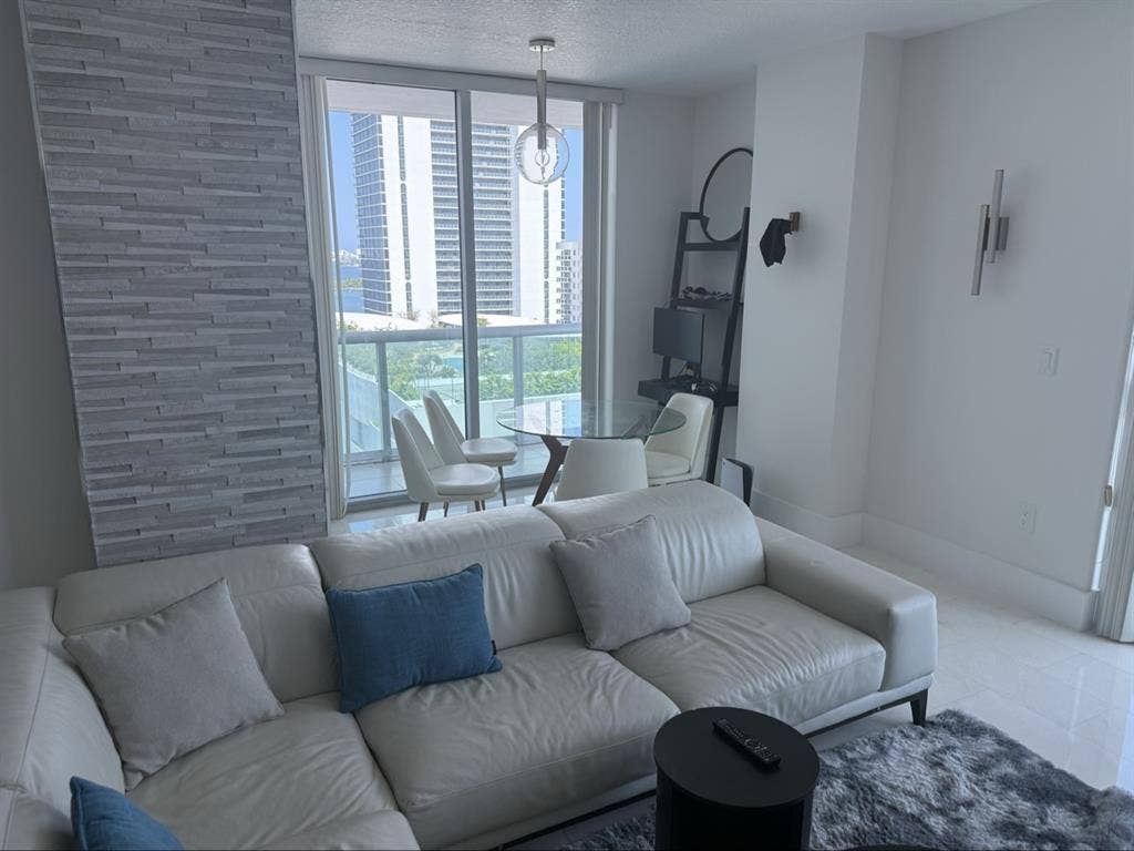 Private room in Edgewater for $