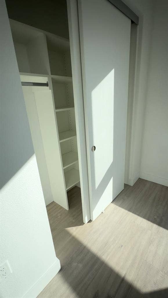Looking for roommate