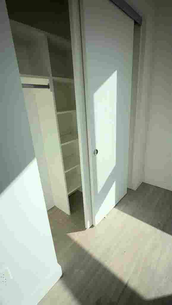 Looking for roommate