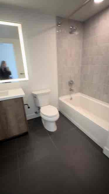 Looking for roommate