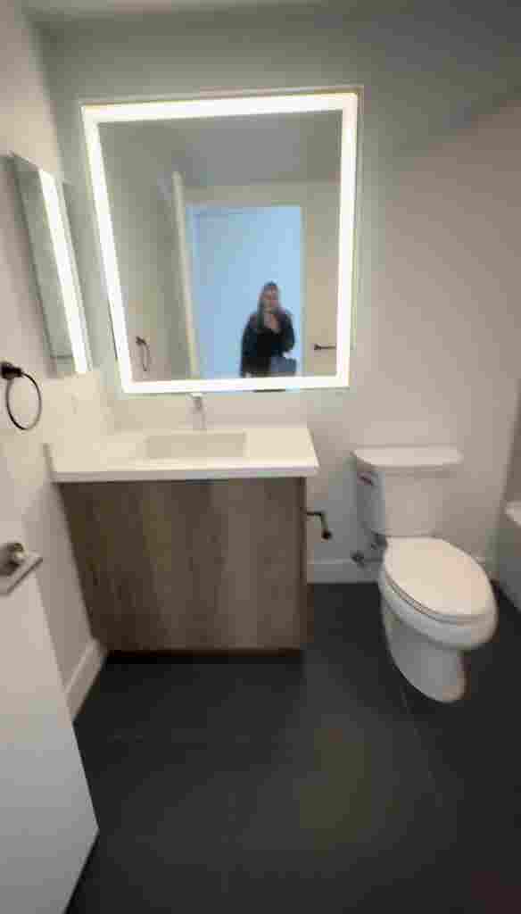 Looking for roommate