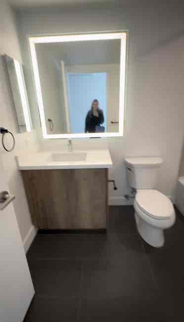Looking for roommate