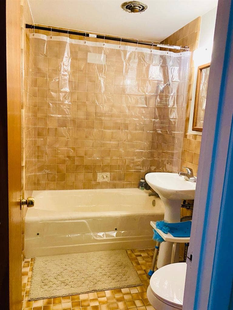 Single bedroom for rent