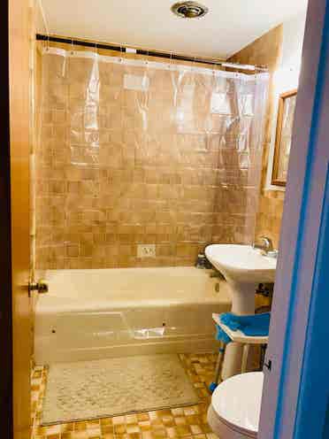 Single bedroom for rent