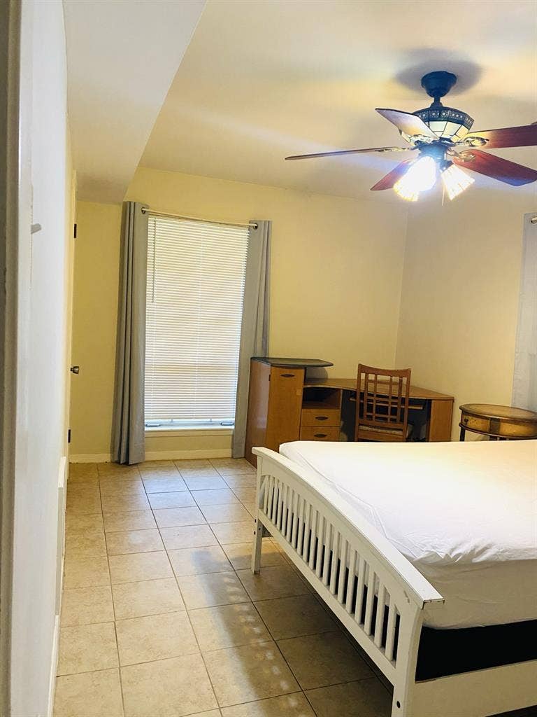 Single bedroom for rent