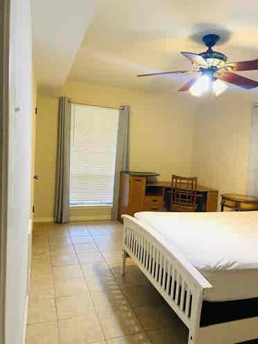 Single bedroom for rent