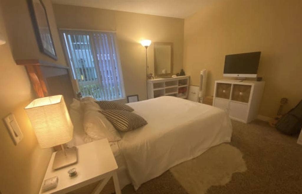 Room for rent at  bath pool