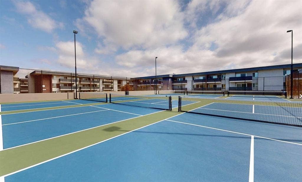 Room for rent at  bath pool