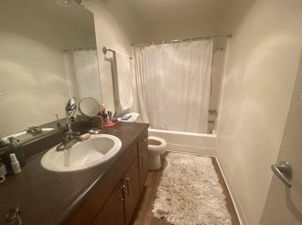 Room for rent at  bath pool