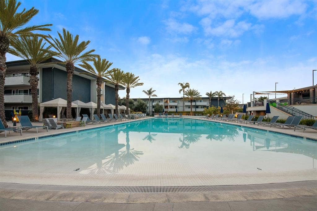 Room for rent at  bath pool