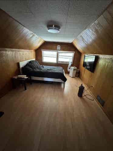 Room Available – FWB-friendly 1BR