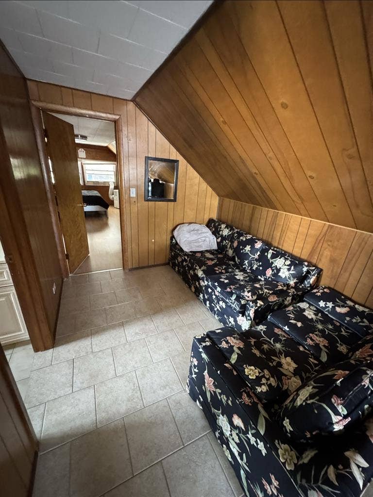 Room Available – FWB-friendly 1BR