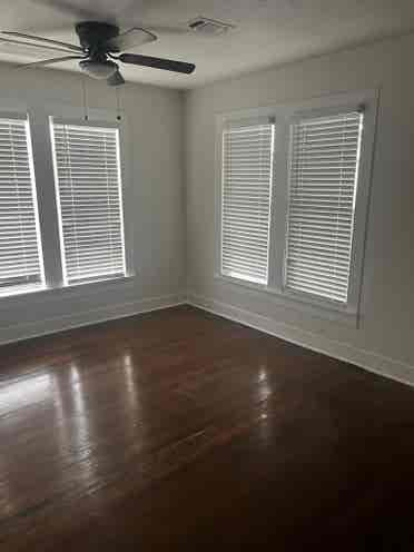 Looking for a roommate to colease!