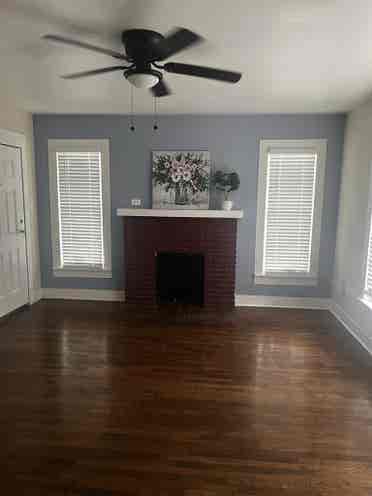 Looking for a roommate to colease!