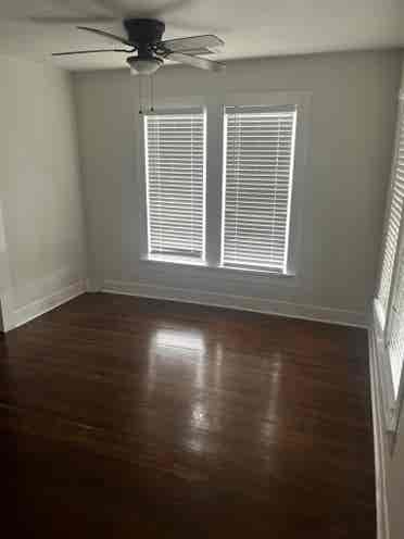 Looking for a roommate to colease!
