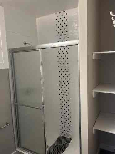 Looking for a roommate to colease!