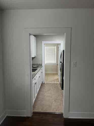 Looking for a roommate to colease!