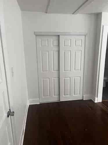 Looking for a roommate to colease!