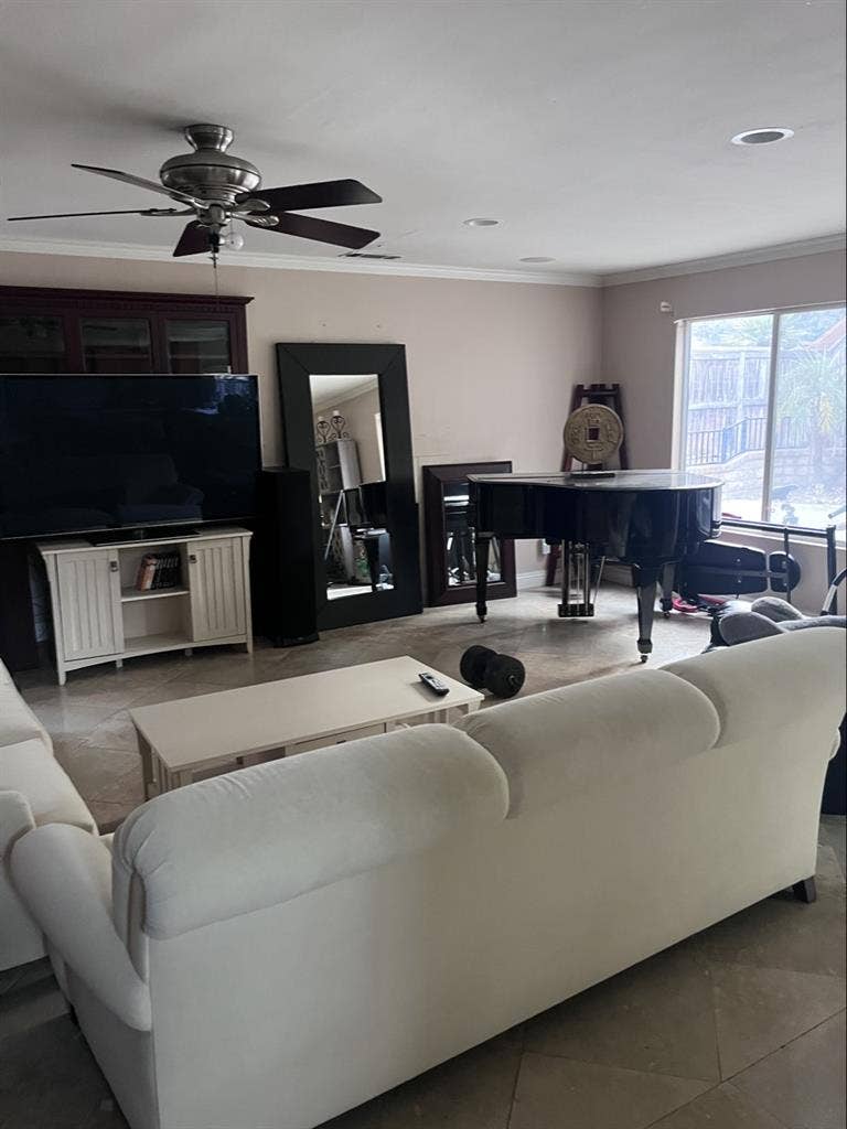 Private room with share bathroom